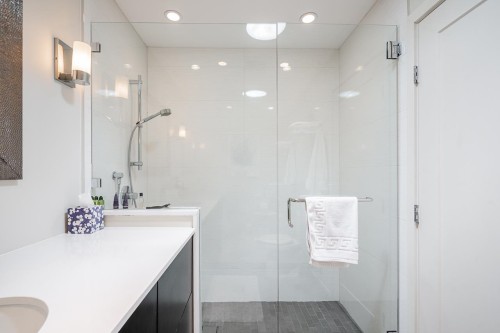 4241 Yuculta Crescent, Vancouver, BC - Indoor Photo Showing Bathroom