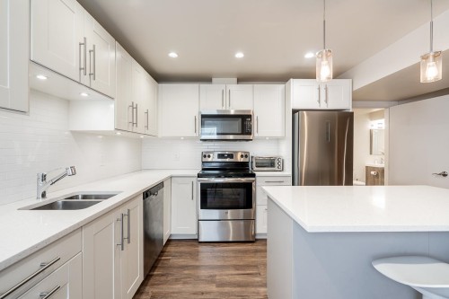 4241 Yuculta Crescent, Vancouver, BC - Indoor Photo Showing Kitchen With Double Sink With Upgraded Kitchen