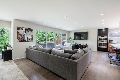 4241 Yuculta Crescent, Vancouver, BC - Indoor Photo Showing Living Room