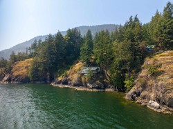 867 Hummingbird Lane Bowen Island, BC V0N 1G1