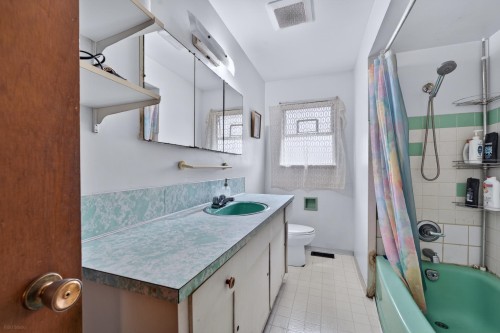 9031 No. 2 Road, Richmond, BC - Indoor Photo Showing Bathroom