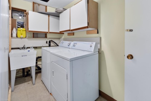 9031 No. 2 Road, Richmond, BC - Indoor Photo Showing Laundry Room