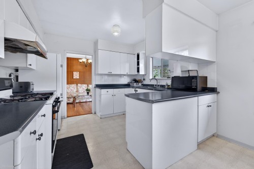 9031 No. 2 Road, Richmond, BC - Indoor Photo Showing Kitchen
