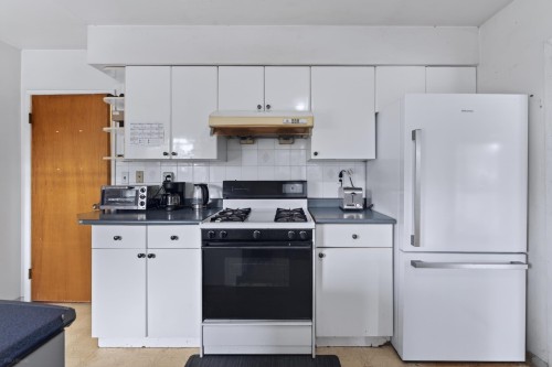 9031 No. 2 Road, Richmond, BC - Indoor Photo Showing Kitchen