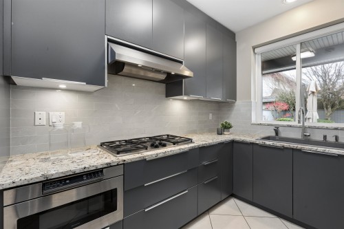 7371 Manning Court, Richmond, BC - Indoor Photo Showing Kitchen With Upgraded Kitchen