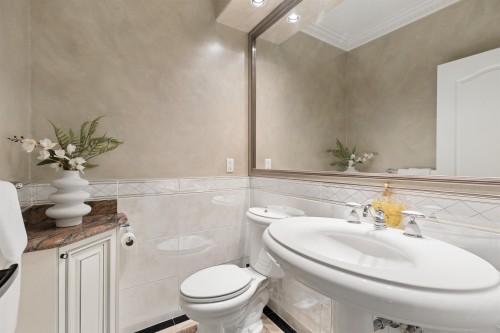 7371 Manning Court, Richmond, BC - Indoor Photo Showing Bathroom