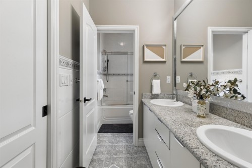 7371 Manning Court, Richmond, BC - Indoor Photo Showing Bathroom