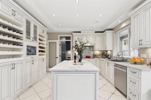 7371 Manning Court, Richmond, BC - Indoor Photo Showing Kitchen With Upgraded Kitchen