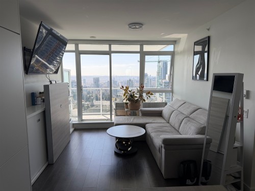 2706-657 Whiting Way, Coquitlam, BC - Indoor Photo Showing Living Room