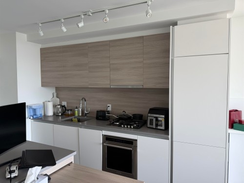 2706-657 Whiting Way, Coquitlam, BC - Indoor Photo Showing Kitchen
