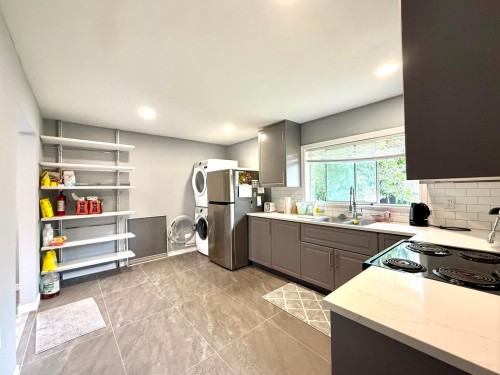 3305 Worthington Drive, Vancouver, BC - Indoor Photo Showing Kitchen
