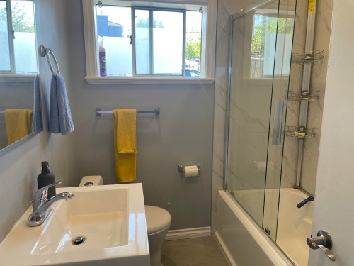 3305 Worthington Drive, Vancouver, BC - Indoor Photo Showing Bathroom