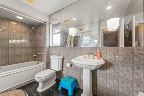 9560 Glendower Drive, Richmond, BC - Indoor Photo Showing Bathroom