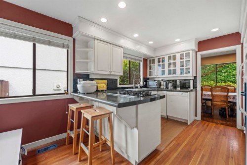9560 Glendower Drive, Richmond, BC - Indoor Photo Showing Kitchen