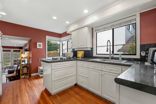 9560 Glendower Drive, Richmond, BC - Indoor Photo Showing Kitchen With Double Sink