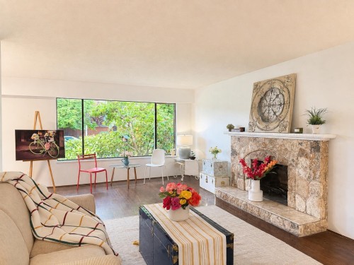 9560 Glendower Drive, Richmond, BC - Indoor Photo Showing Living Room With Fireplace