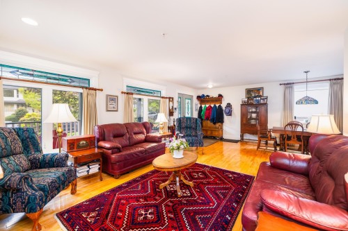 4337 15Th Avenue W, Vancouver, BC - Indoor Photo Showing Living Room