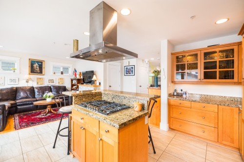 4337 15Th Avenue W, Vancouver, BC - Indoor Photo Showing Kitchen