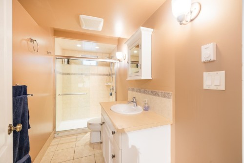 4337 15Th Avenue W, Vancouver, BC - Indoor Photo Showing Bathroom