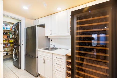 4337 15Th Avenue W, Vancouver, BC - Indoor