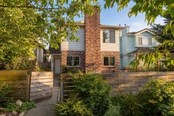 2554 7th Avenue E Vancouver, BC V5M 1T4