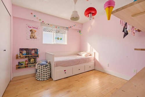 2554 7Th Avenue E, Vancouver, BC - Indoor Photo Showing Bedroom