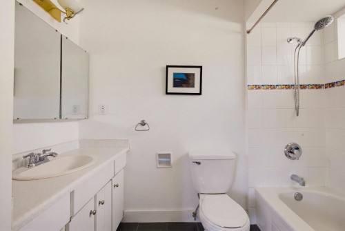 2554 7Th Avenue E, Vancouver, BC - Indoor Photo Showing Bathroom