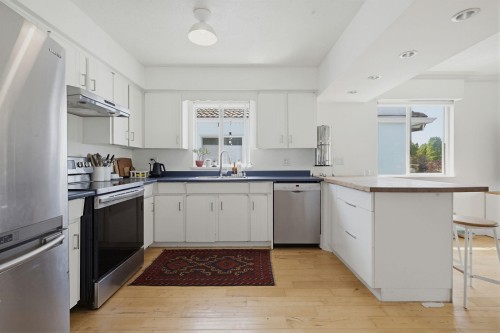 2554 7Th Avenue E, Vancouver, BC - Indoor Photo Showing Kitchen