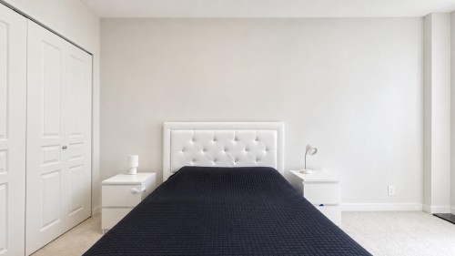 1805-3093 Windsor Gate, Coquitlam, BC - Indoor Photo Showing Bedroom