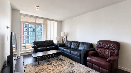 1805-3093 Windsor Gate, Coquitlam, BC - Indoor Photo Showing Living Room