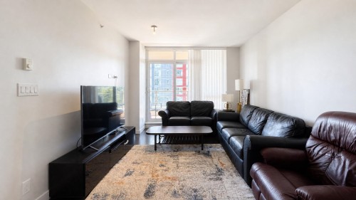 1805-3093 Windsor Gate, Coquitlam, BC - Indoor Photo Showing Living Room