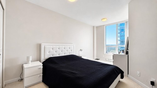 1805-3093 Windsor Gate, Coquitlam, BC - Indoor Photo Showing Bedroom