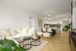 204-4675 Cambie Street  Vancouver, BC V5Z 0J7