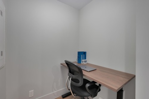 2601-680 Seylynn Crescent, North Vancouver, BC - Indoor Photo Showing Office