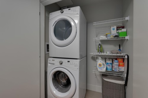 2601-680 Seylynn Crescent, North Vancouver, BC - Indoor Photo Showing Laundry Room