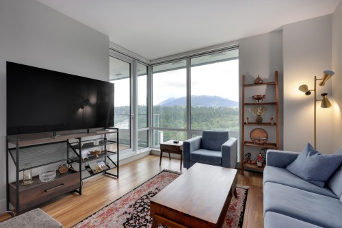 2601-680 Seylynn Crescent, North Vancouver, BC - Indoor Photo Showing Living Room