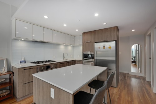 2601-680 Seylynn Crescent, North Vancouver, BC - Indoor Photo Showing Kitchen With Stainless Steel Kitchen With Upgraded Kitchen
