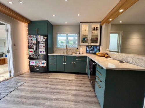 1245 Beedie Drive, Coquitlam, BC - Indoor Photo Showing Kitchen