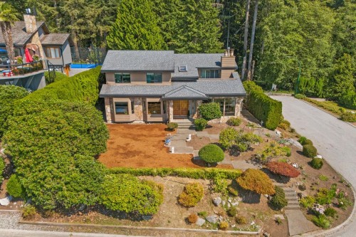 2008 Blairview Avenue  North Vancouver, BC V7H 2N4