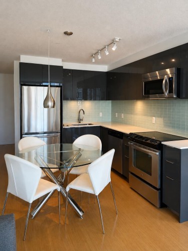 702-1325 Rolston Street  Vancouver, BC V6B 0M2