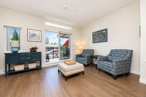 5902 Beachgate Lane, Sechelt, BC - Indoor Photo Showing Living Room