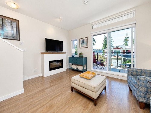 5902 Beachgate Lane, Sechelt, BC - Indoor Photo Showing Living Room With Fireplace