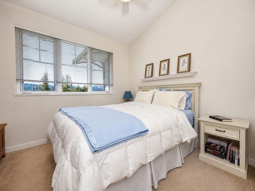 5902 Beachgate Lane, Sechelt, BC - Indoor Photo Showing Bedroom