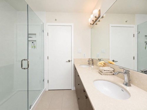 5902 Beachgate Lane, Sechelt, BC - Indoor Photo Showing Bathroom