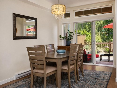 5902 Beachgate Lane, Sechelt, BC - Indoor Photo Showing Dining Room