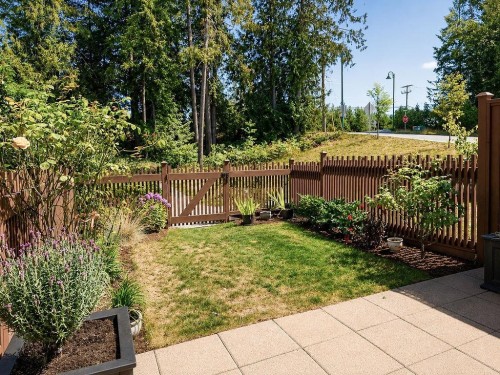 5902 Beachgate Lane, Sechelt, BC - Outdoor