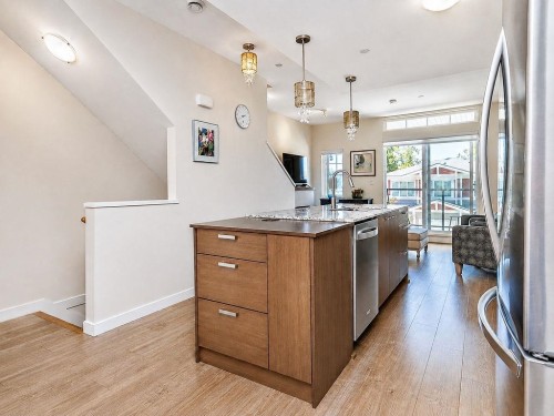 5902 Beachgate Lane, Sechelt, BC - Indoor Photo Showing Kitchen