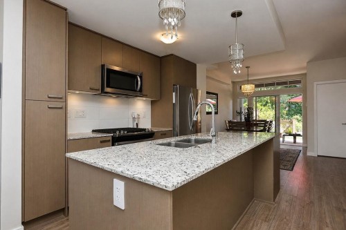 5902 Beachgate Lane, Sechelt, BC - Indoor Photo Showing Kitchen With Double Sink With Upgraded Kitchen