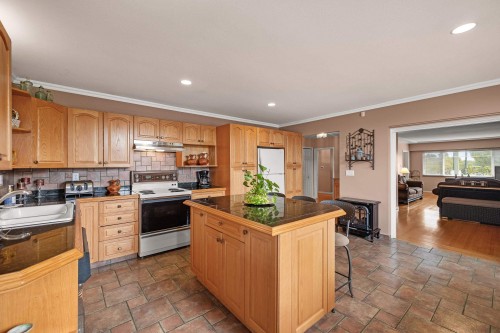 2515 45Th Avenue E, Vancouver, BC - Indoor Photo Showing Kitchen