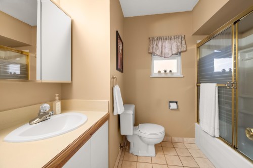 2515 45Th Avenue E, Vancouver, BC - Indoor Photo Showing Bathroom